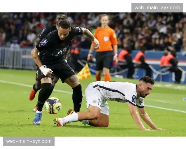 克莱蒙主场加布里埃尔-蒙皮德球场启动看台扩建工程 克莱蒙主场加布里埃尔-蒙皮德球场启动看台扩建工程