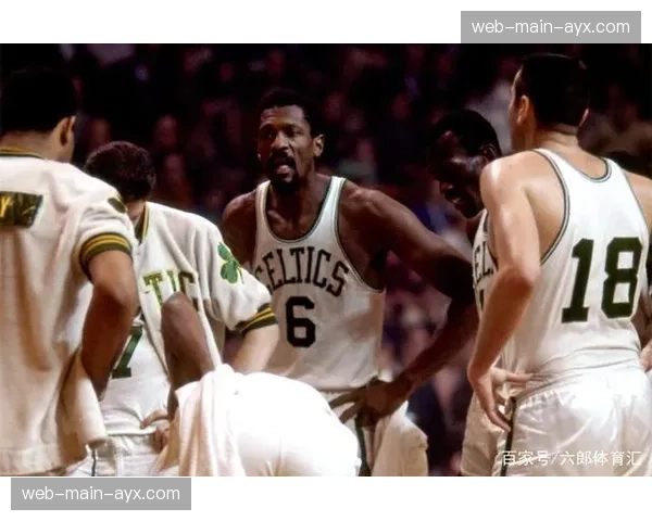 为纪念“指环王”比尔-拉塞尔,NBA所有球员今日球衣佩戴6号补丁